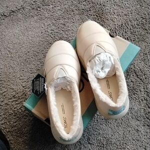 Toms Alpargata Mallow Womens 8 beige repreve color faux fur lining Brand New